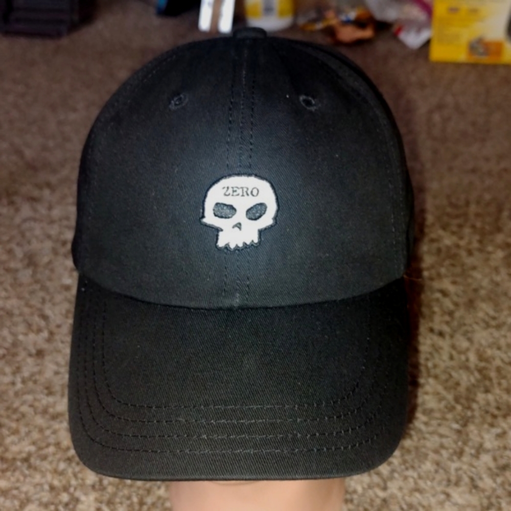 Zero Single Skull Black Strapback Black Hat